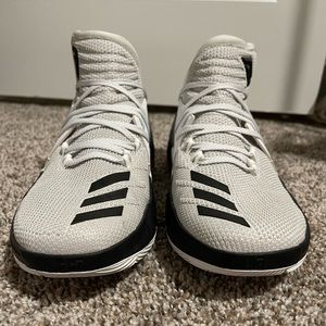 Dame Lillard 3 basketball shoes